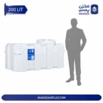 مخزن آب ۲۰۰ لیتری مکعبی سه لایه در کنار آدمک برای نمایش ابعاد