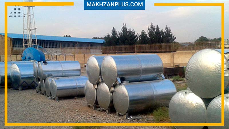 تانکرهای آب فلزی در فضای باز